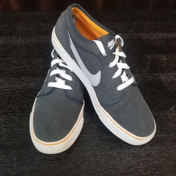 Nike Toki Gray Canvas Low-Top Sneakers Casual - Picture 1 of 7
